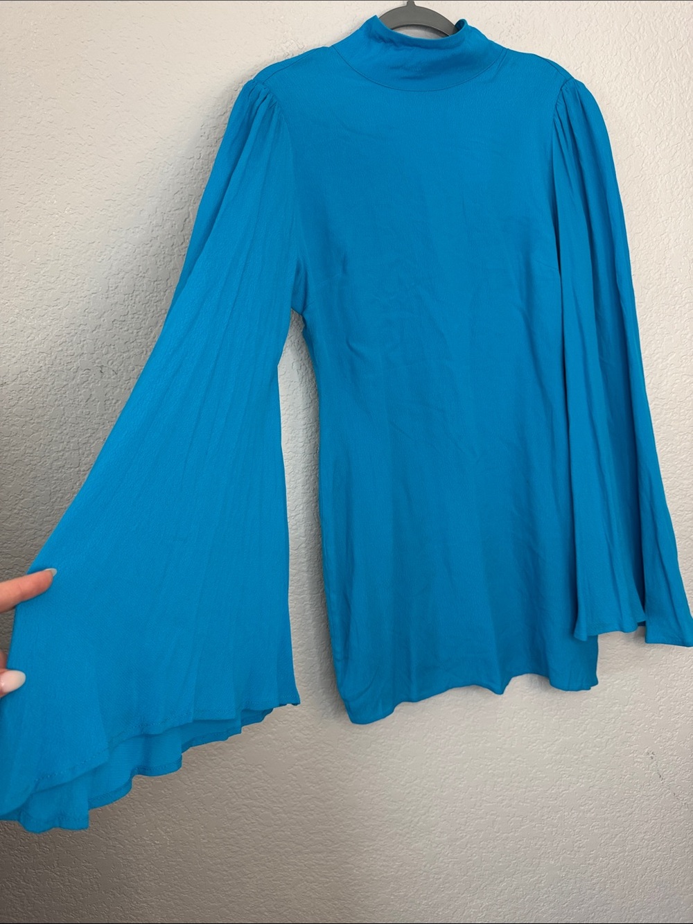 yllw Yellow The Label Raya Bell Sleeve Mock Neck Mini Dress Blue Large - Picture 3 of 9